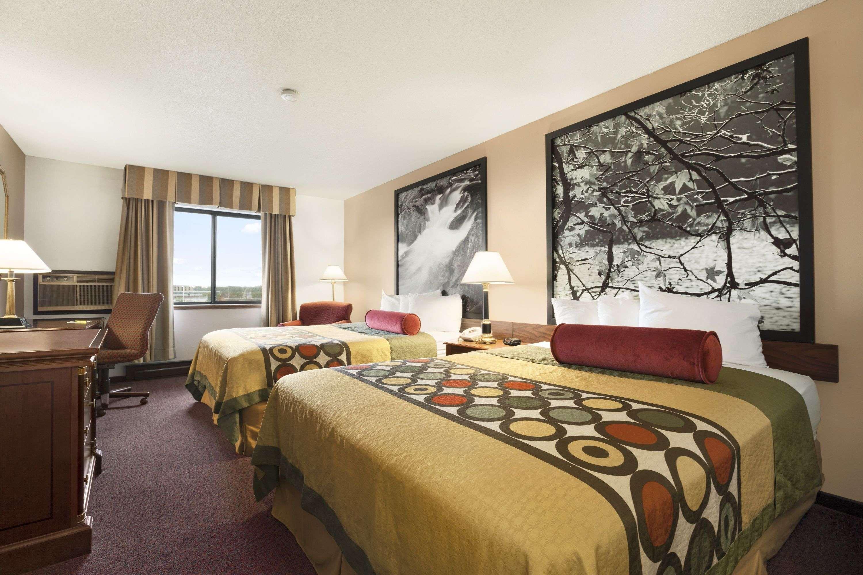 Super 8 By Wyndham Milwaukee Airport Otel Dış mekan fotoğraf