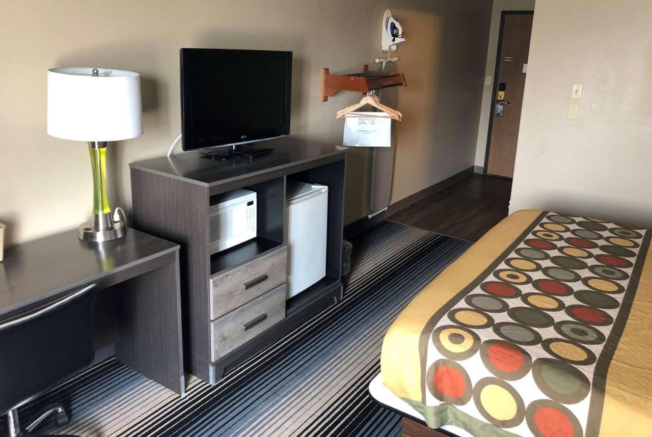 Super 8 By Wyndham Milwaukee Airport Otel Dış mekan fotoğraf