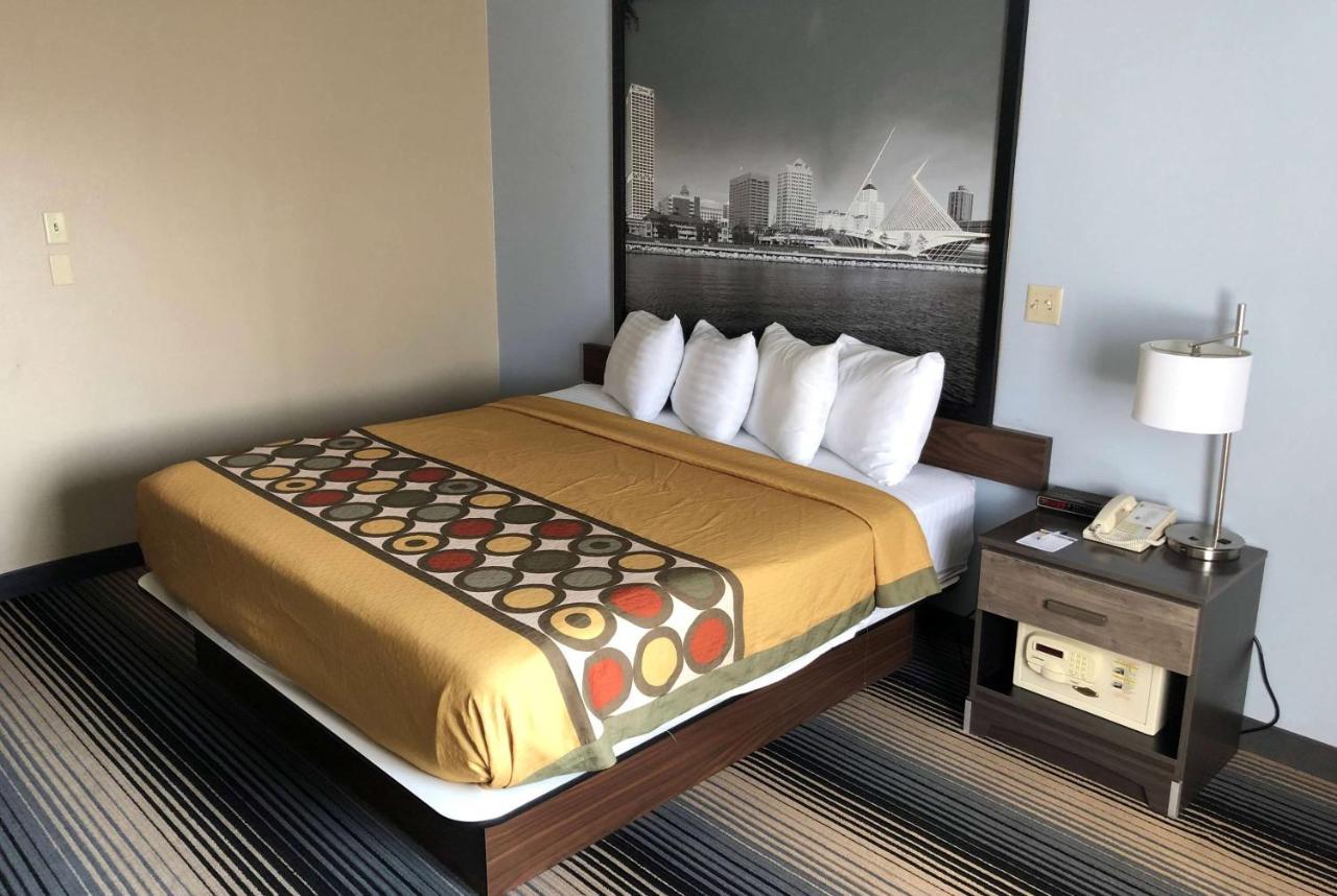 Super 8 By Wyndham Milwaukee Airport Otel Dış mekan fotoğraf