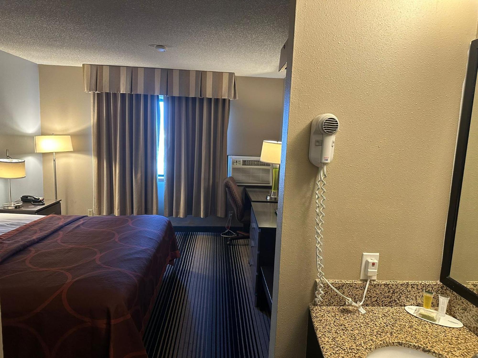 Super 8 By Wyndham Milwaukee Airport Otel Dış mekan fotoğraf