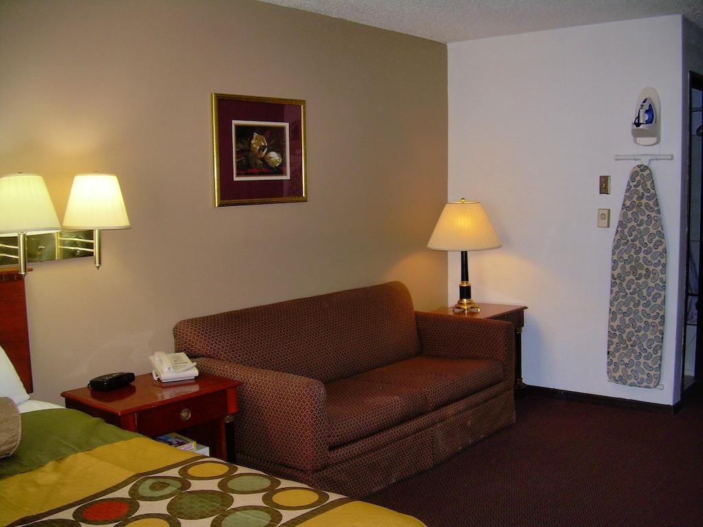 Super 8 By Wyndham Milwaukee Airport Otel Dış mekan fotoğraf