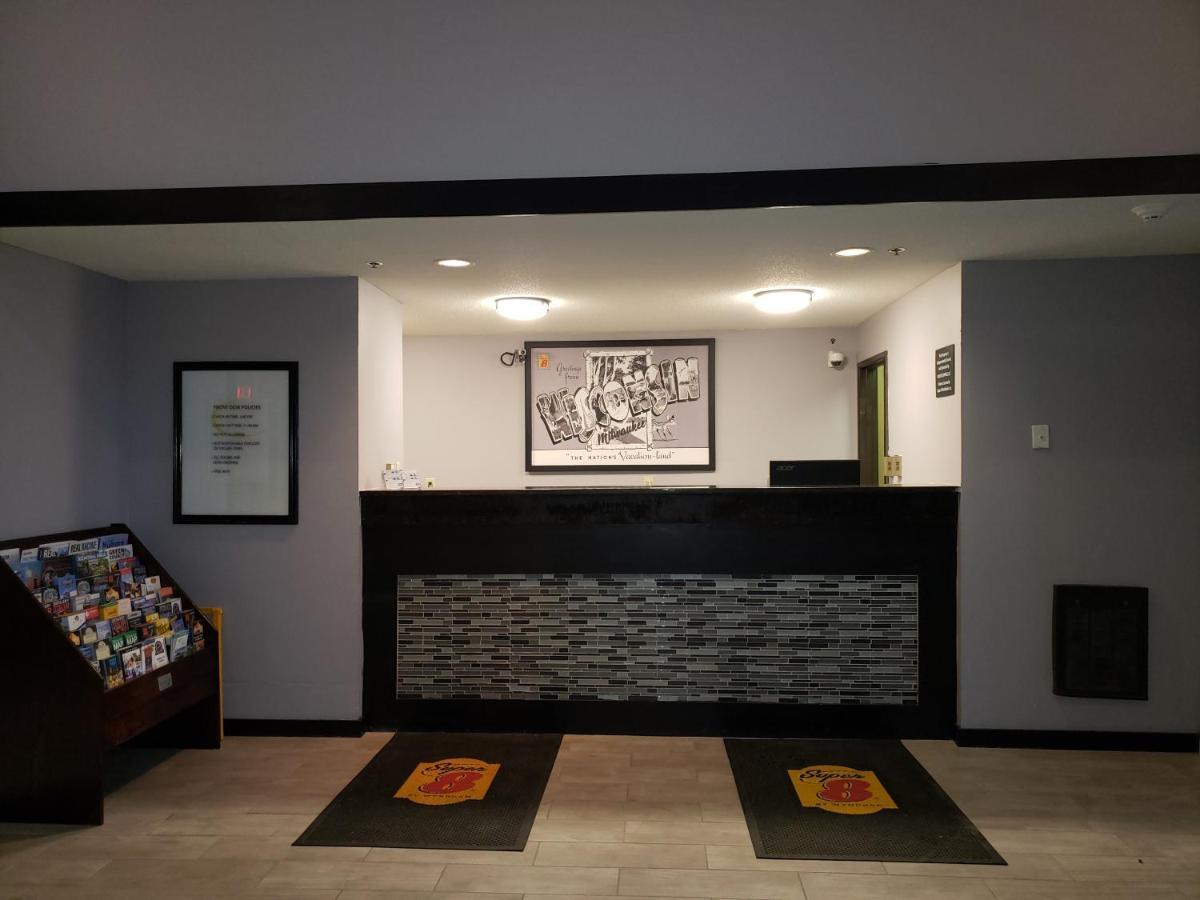 Super 8 By Wyndham Milwaukee Airport Otel Dış mekan fotoğraf