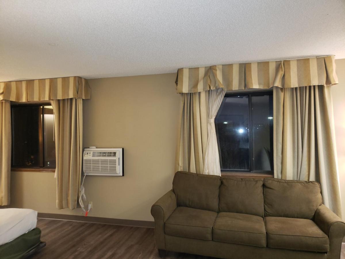 Super 8 By Wyndham Milwaukee Airport Otel Dış mekan fotoğraf
